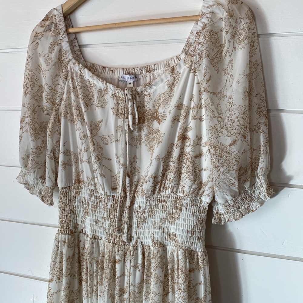 NWT Women’s size Medium BALTIC BORN tan and white floral maxi dress.